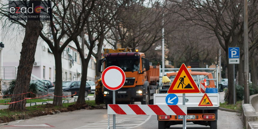 Đir po gradu, ponedjeljak 12. veljače 2018. Počeli radovi u ulici Bana Josipa Jelačića Đir po gradu, ponedjeljak 12. veljače 2018. Počeli radovi u ulici Bana Josipa Jelačića