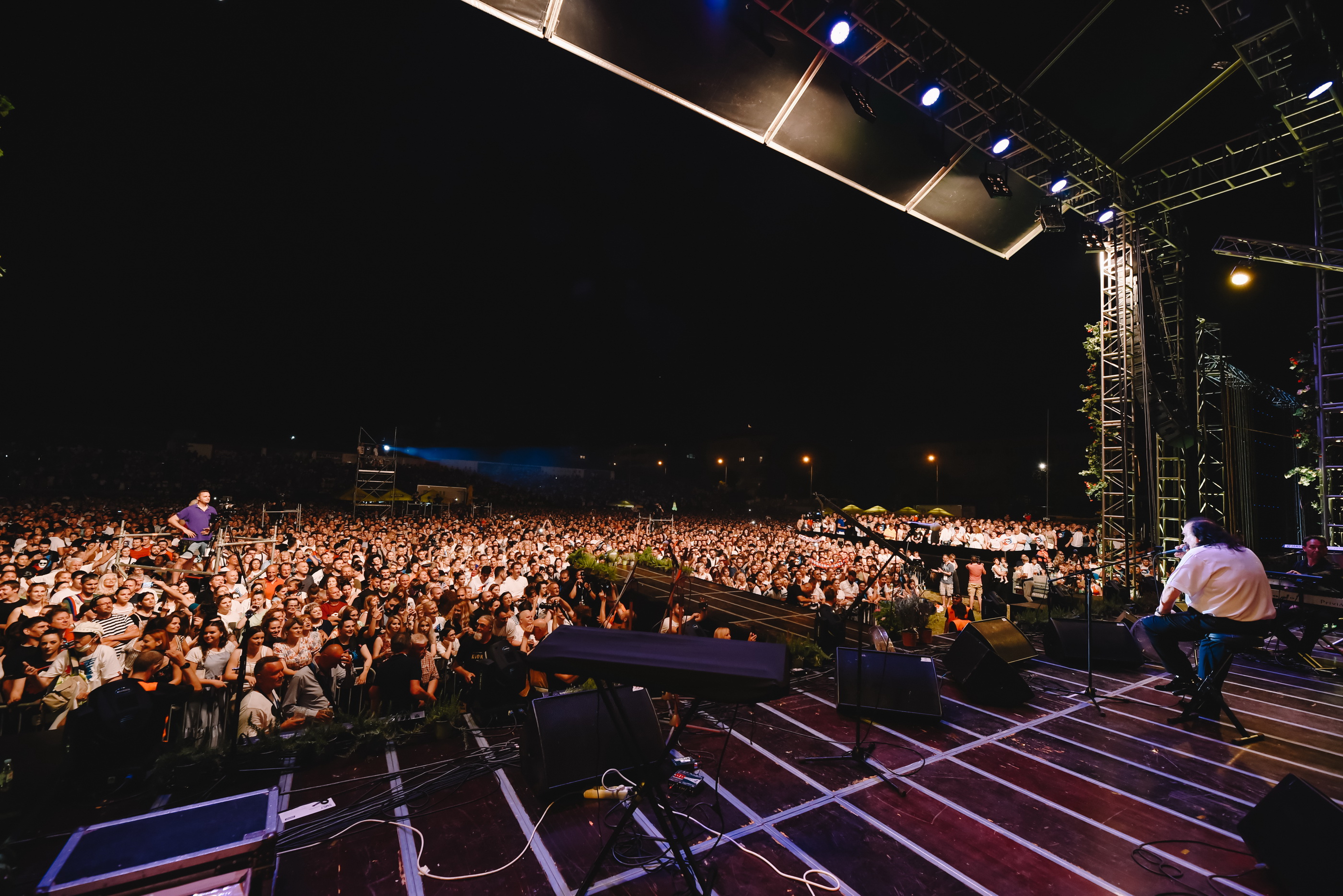 Stari Plac: Mišo Kovač i prijatelji priredili nezaboravan koncert