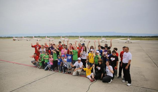 Štićenici humanitarne udruge “Jak kao Jakov” u posjeti zračnoj bazi Zemunik, Foto: Filip Brala/PIXSELL