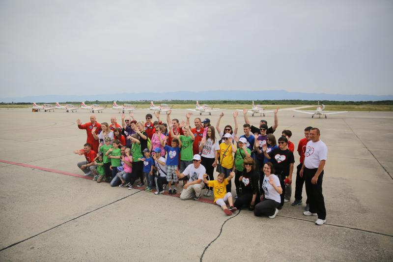 Štićenici humanitarne udruge “Jak kao Jakov” u posjeti zračnoj bazi Zemunik, Foto: Filip Brala/PIXSELL Štićenici humanitarne udruge “Jak kao Jakov” u posjeti zračnoj bazi Zemunik, Foto: Filip Brala/PIXSELL