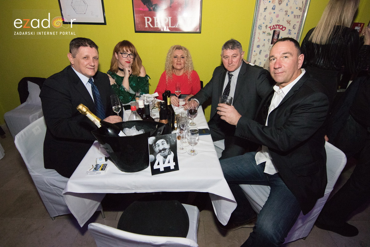 Ludnica u Saturnusu: Najbolji doček u svemiru i šire Ludnica u Saturnusu: Najbolji doček u svemiru i šire