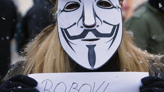 Zagreb, 220213.
Tristotinjak prosvjednika prosetalo je ulicama Zagreba u sklopu prosvjeda koji su organizirale skupine Occupy Croatia i Anonymous Hrvatska. U prosvjednoj setnji na nekoliko minuta zastali su uz zgrade Narodne banke, HDZ-a i SDP-a.
Na fotog Zagreb, 220213.
Tristotinjak prosvjednika prosetalo je ulicama Zagreba u sklopu prosvjeda koji su organizirale skupine Occupy Croatia i Anonymous Hrvatska. U prosvjednoj setnji na nekoliko minuta zastali su uz zgrade Narodne banke, HDZ-a i SDP-a.
Na fotog