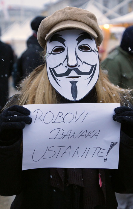 Zagreb, 220213.
Tristotinjak prosvjednika prosetalo je ulicama Zagreba u sklopu prosvjeda koji su organizirale skupine Occupy Croatia i Anonymous Hrvatska. U prosvjednoj setnji na nekoliko minuta zastali su uz zgrade Narodne banke, HDZ-a i SDP-a.
Na fotog Zagreb, 220213.
Tristotinjak prosvjednika prosetalo je ulicama Zagreba u sklopu prosvjeda koji su organizirale skupine Occupy Croatia i Anonymous Hrvatska. U prosvjednoj setnji na nekoliko minuta zastali su uz zgrade Narodne banke, HDZ-a i SDP-a.
Na fotog