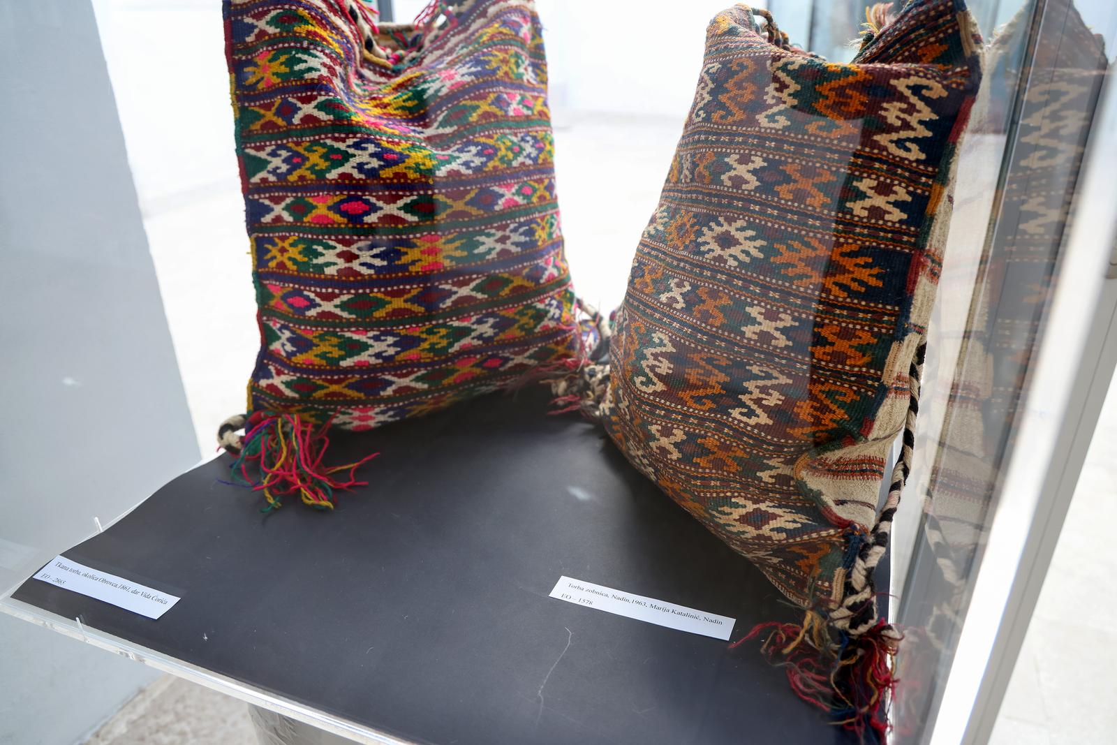 Kneževa palača: Otvorena izložba “Ornamentika sjeverne Dalmacije” Kneževa palača: Otvorena izložba “Ornamentika sjeverne Dalmacije”
