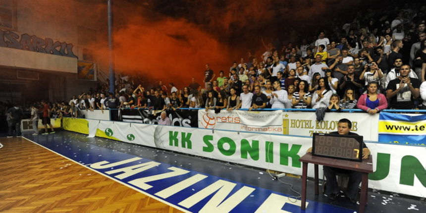 Zadar, 230912
Dvorana Jazine. 
Humanitarna utakmica “Za Stephanie smo vratili kosarku u Jazine” na kojoj su nastupile brojne bivse zvijezde KK Zadra poput Dina Radje, Arijana Komazeca, Gordana Giriceka i drugih.
Na fotografiji: detalj s dogadjaja
Foto: Lu