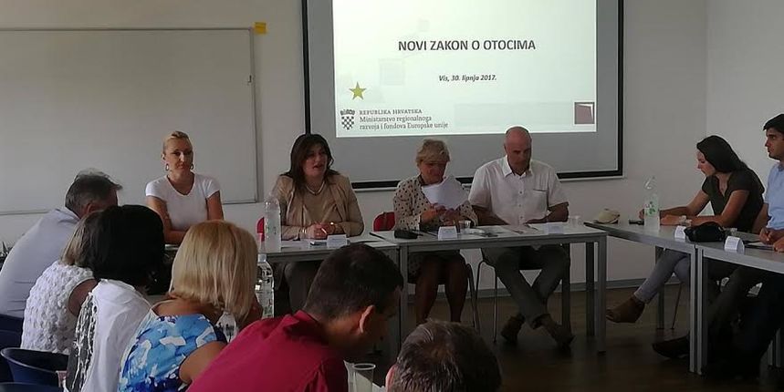 Na Visu održana 16. sjednica Otočnoga vijeća Na Visu održana 16. sjednica Otočnoga vijeća