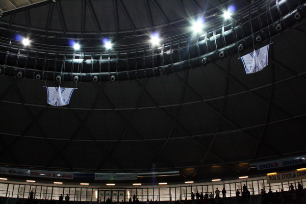 KK Zadar – Real Madrid, umirovljenje dresova 10 (Giuseppe Giergia) i 11 (Kresimir Cosic), Foto; Mladen Malik KK Zadar – Real Madrid, umirovljenje dresova 10 (Giuseppe Giergia) i 11 (Kresimir Cosic), Foto; Mladen Malik