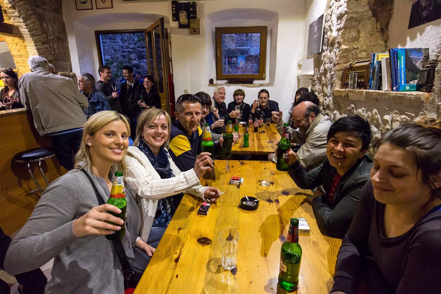 Otvorenje izložbe fotografija Mladena Radolovića Mrlje u PD Paklenica Otvorenje izložbe fotografija Mladena Radolovića Mrlje u PD Paklenica