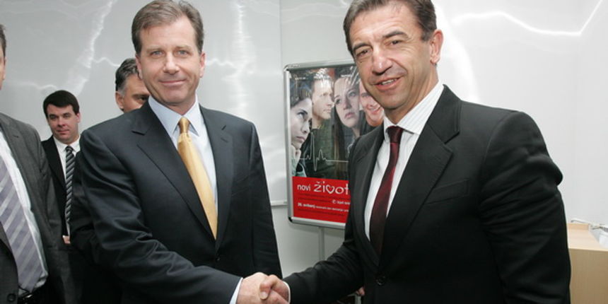 Zagreb, 141009.
Ministarstvo zdravstva.
Ministar zdravstva i socijalne skrbi Darko Milinovic sastao se s americkim veleposlanikom u Hrvatskoj, Jamesom B. Foleyem, te odrzao zajednicku tiskovnu konferenciju.
Foto: Davor Pongracic / CROPIX