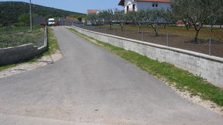 Glavica, asfaltirane ceste