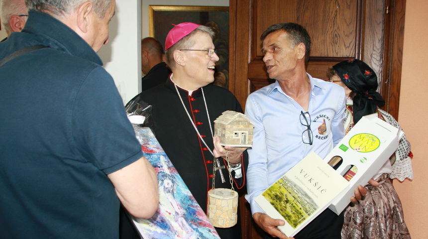 Donacija Vukšićkih bećara novoj crkvi u Baranji Donacija Vukšićkih bećara novoj crkvi u Baranji