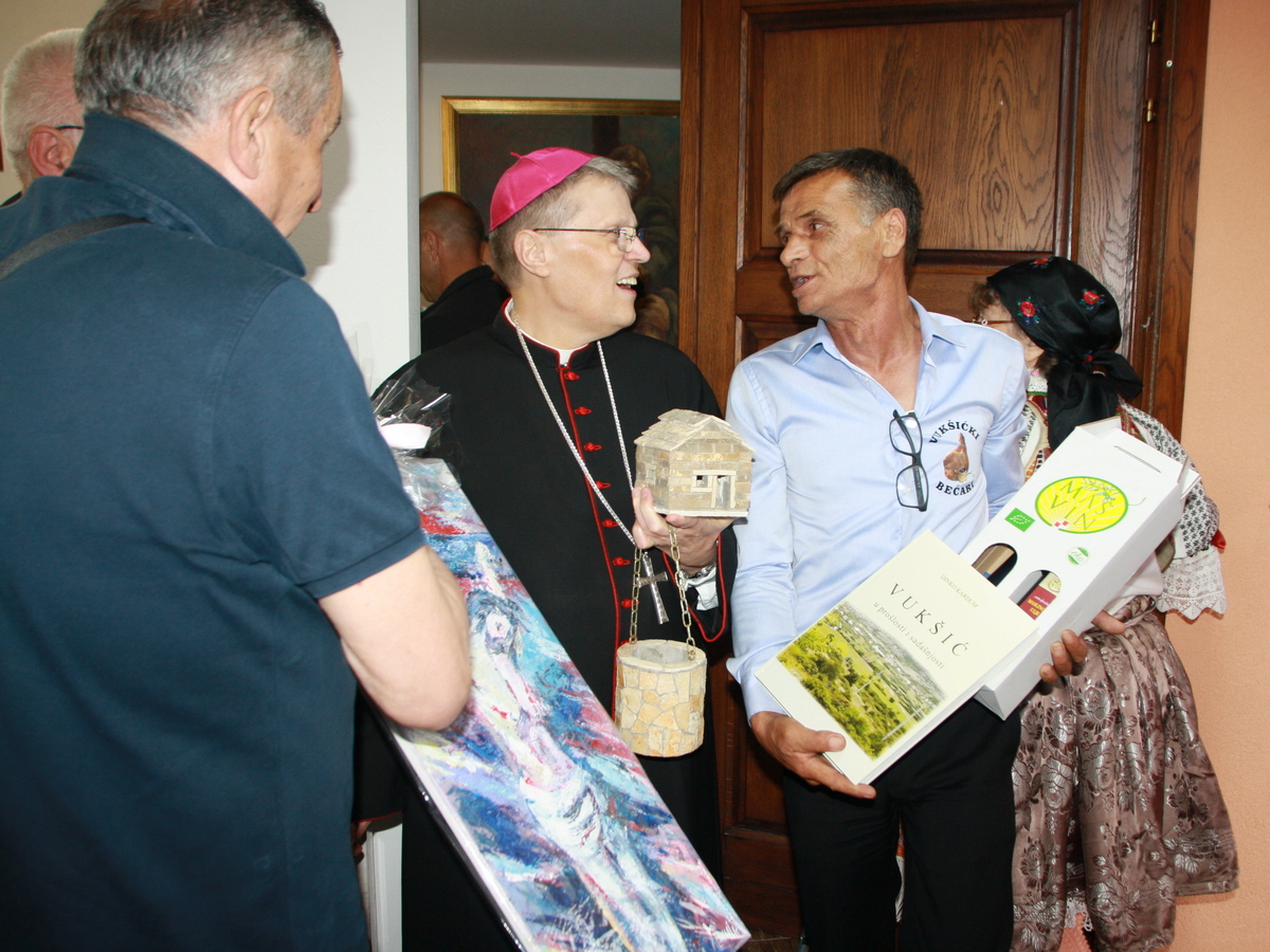 Donacija Vukšićkih bećara novoj crkvi u Baranji