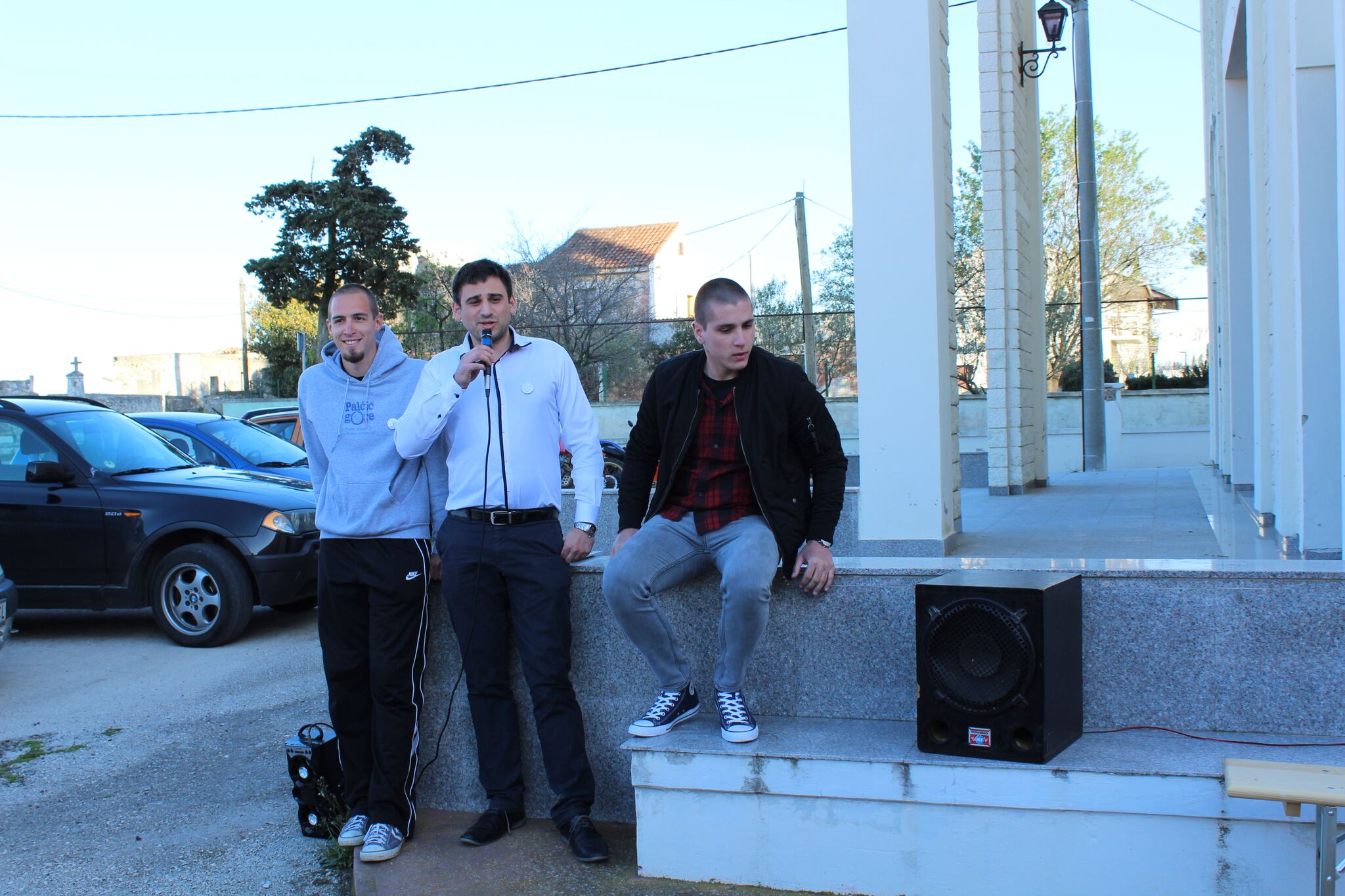 Udruga mladih Ploče i Dračevca uredila stari zog i počastila rižotom