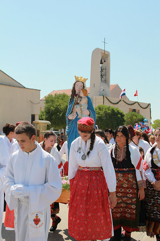 U Skabrnji odrzano veliko misno slavlje i procesija povodom blagdana Velike Gospe U Skabrnji odrzano veliko misno slavlje i procesija povodom blagdana Velike Gospe