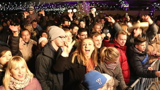 Virani 2016. godinu dočekali uz Lidiju Bačić, Leteći odred i spektakularan vatromet Virani 2016. godinu dočekali uz Lidiju Bačić, Leteći odred i spektakularan vatromet