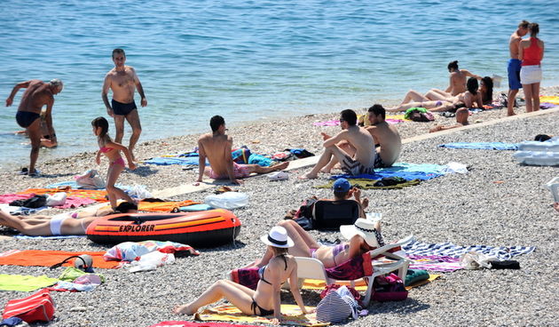 Zadar, 230611.
Kupanje i suncanje na zadarskim plazama.
Foto: Andrija Lucic / CROPIX