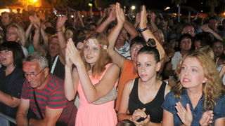 Virsko ljeto 2016: Tomislav Bralić i klapa Intrade oduševili 12 tisuća obožavatelja na virskoj rivi Virsko ljeto 2016: Tomislav Bralić i klapa Intrade oduševili 12 tisuća obožavatelja na virskoj rivi