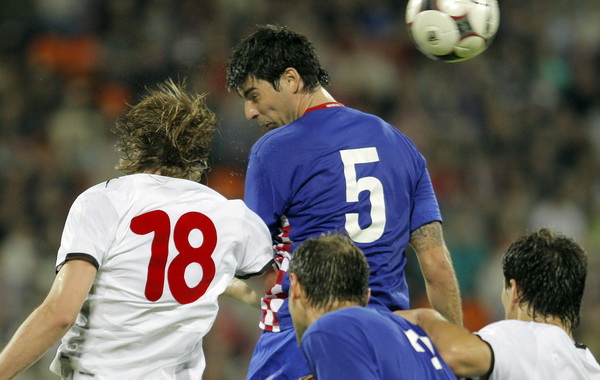 Minsk, 120809.
Stadion Dinamo Minsk
Kvalifikacijska nogometna utakmica za Svjetsko nogometno prvenstvo 2010. Bjelorusija – Hrvatska.
Na fotografiji: Vedran Corluka.
Foto : Jakov Prkic / Cropix Minsk, 120809.
Stadion Dinamo Minsk
Kvalifikacijska nogometna utakmica za Svjetsko nogometno prvenstvo 2010. Bjelorusija – Hrvatska.
Na fotografiji: Vedran Corluka.
Foto : Jakov Prkic / Cropix