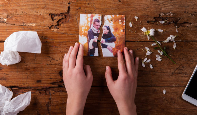 5. Imaju sarkastične komentare o partneru tijeklom fotkanja – kad par svađa na vjenčanju, stvari će se samo i najvjerojatnije dovesti do razvoda. Neki parovi kažu da se samo šale, ali obično postoji dublji razlog iza svake šale