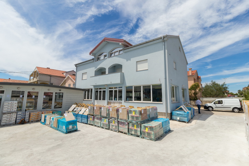 Vrhunska ponuda sanitarija i keramičkih pločica po nevjerojatnim cijenama u novootvorenoj trgovini “Latrina”