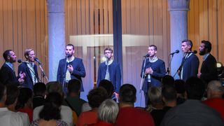 Klapa Bošket nastupila u Pagu