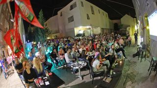 Utakmica Hrvatske i Kameruna gledala se u zadarskim kafićima, foto: Filip Brala/PIXSELL Utakmica Hrvatske i Kameruna gledala se u zadarskim kafićima, foto: Filip Brala/PIXSELL