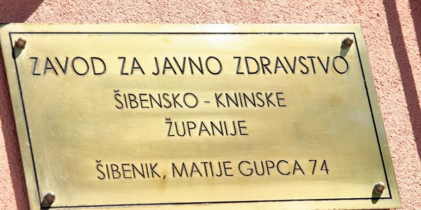 U Zavodu za javno zdravstvo odrzano zasjedanje kriznog stozera u vezi upotrebe vode na sibenskom podrucju. Preporuka o nekoristenju vode za pice, kuhanje i osobnu higijenu i dalje je na snazi. Photo: Dusko Jaramaz/PIXSELL U Zavodu za javno zdravstvo odrzano zasjedanje kriznog stozera u vezi upotrebe vode na sibenskom podrucju. Preporuka o nekoristenju vode za pice, kuhanje i osobnu higijenu i dalje je na snazi. Photo: Dusko Jaramaz/PIXSELL