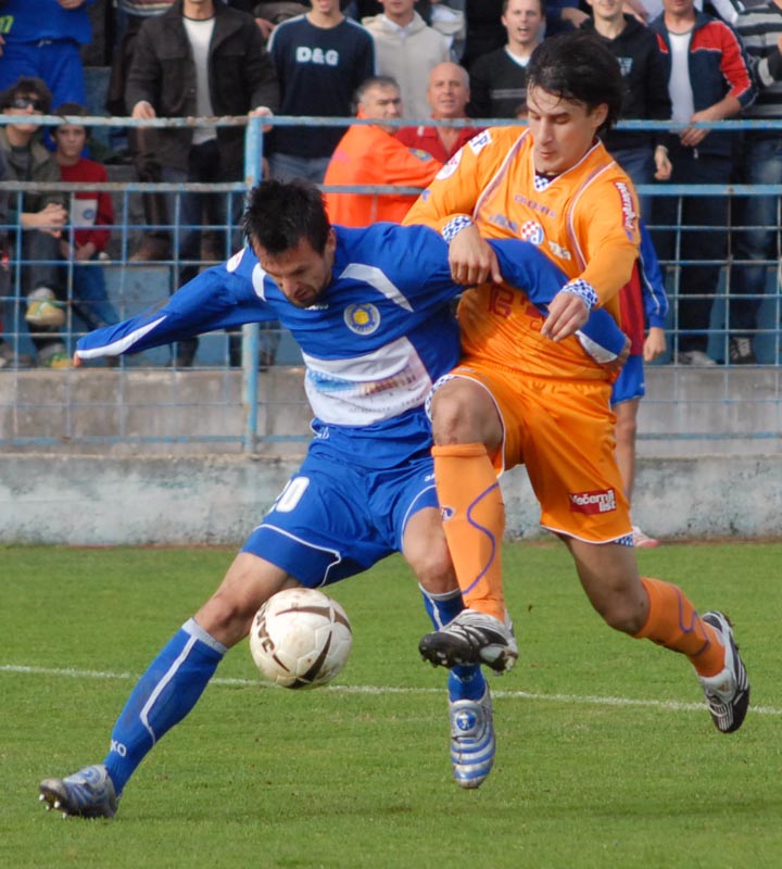 Image 1190253 (auto) Image 1190253 (auto)