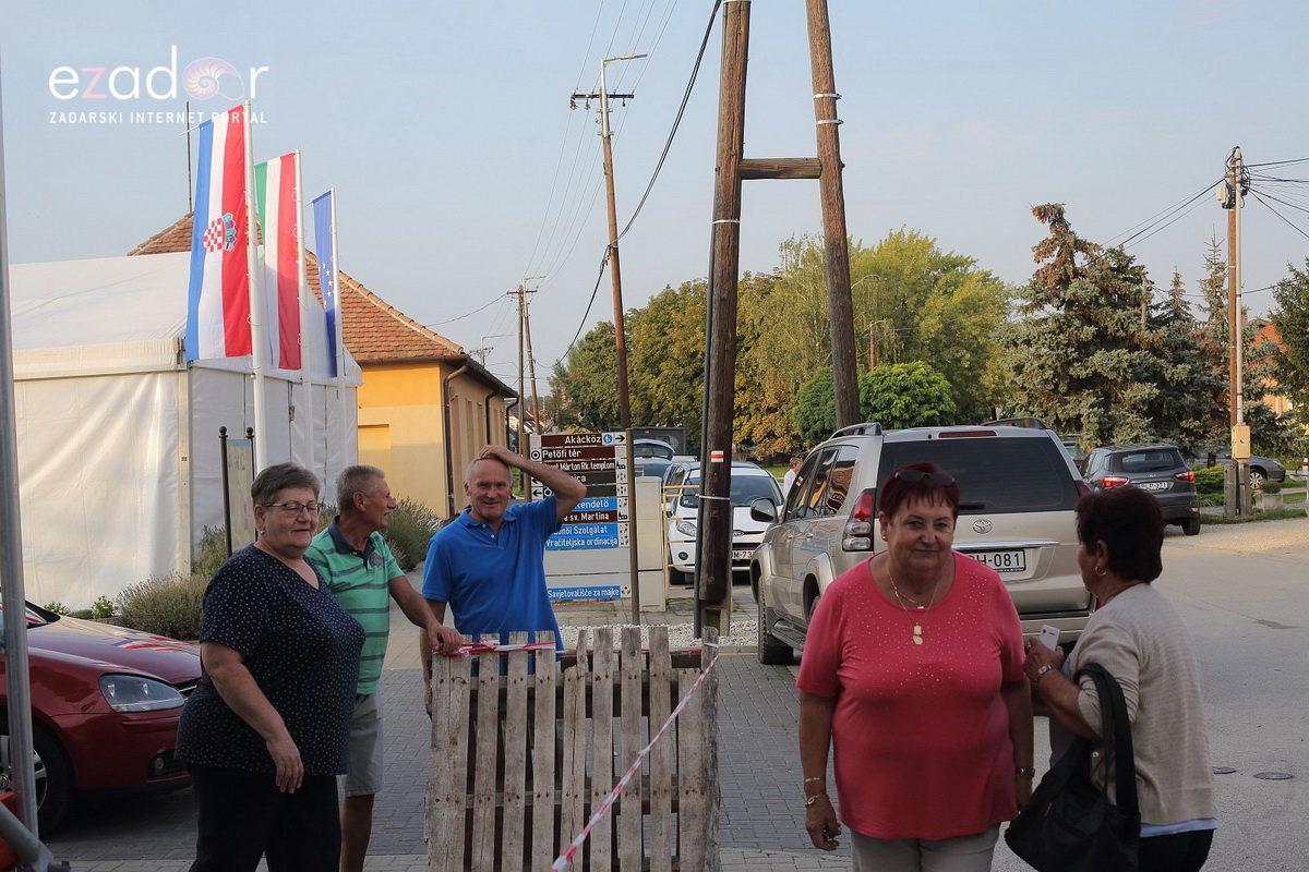 Bibinjci gradišćanskim Hrvatima darovali 1.82 metara visok kip sv. Roka Bibinjci gradišćanskim Hrvatima darovali 1.82 metara visok kip sv. Roka