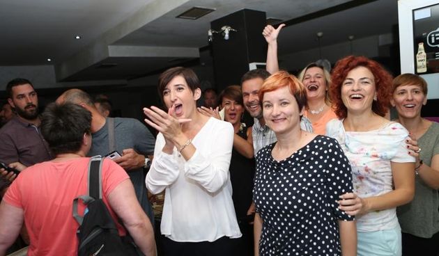 Marijana Puljak sa stranackim kolegama zadovoljna je nakon izlaznih anketa. Photo: Ivo Cagalj/PIXSELL