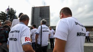 Stali autobusi, vozači upozorili: ‘Imamo 3800 kuna plaću i sad se svi čude što idemo van’ Stali autobusi, vozači upozorili: ‘Imamo 3800 kuna plaću i sad se svi čude što idemo van’