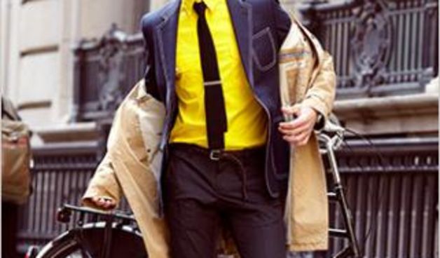 Muškarac na bicikli (Moda.hr)