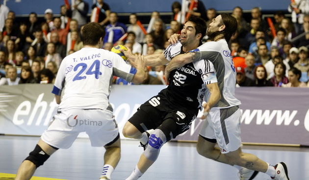 Nikola Karabatić i Ivano Balić, Foto: Goran Mehkek / CROPIX