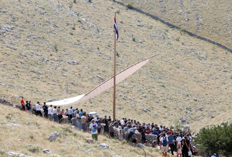 30.08.2015., Kornati – Na otoku Kornatu obiljezena je 8. obljetnica stradanja 12 vatrogasaca iz Sibenika, Vodica i Tisnog. Photo: Dusko Jaramaz/PIXSELL 30.08.2015., Kornati – Na otoku Kornatu obiljezena je 8. obljetnica stradanja 12 vatrogasaca iz Sibenika, Vodica i Tisnog. Photo: Dusko Jaramaz/PIXSELL