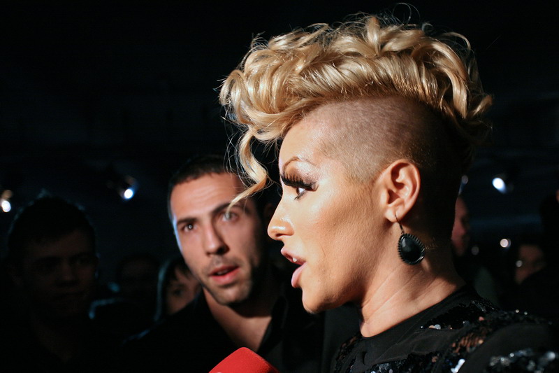 U trgovackom centru West gate sinoc zapoceo modni dogadjaj Nivea Cro A Porter. U trgovackom centru West gate sinoc zapoceo modni dogadjaj Nivea Cro A Porter.