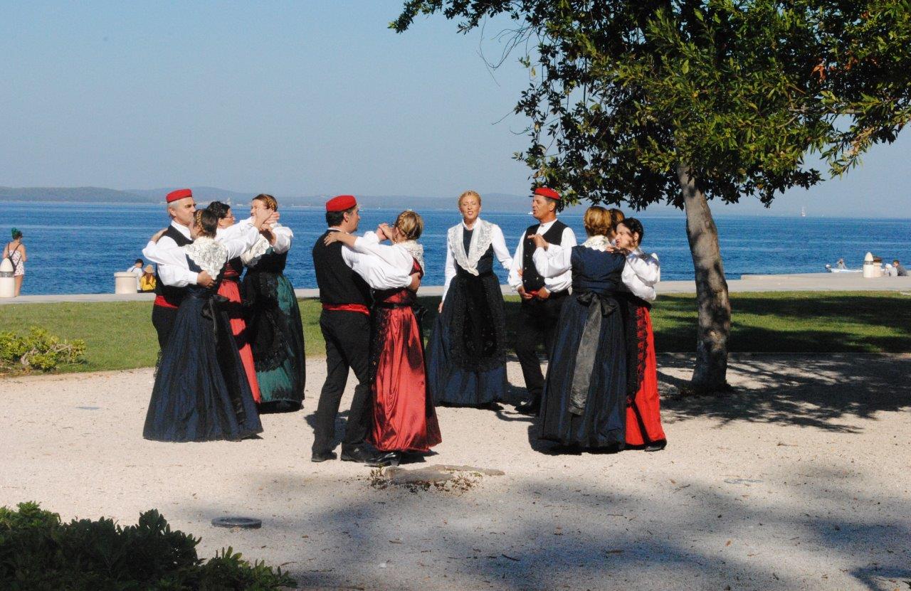 Gradonačelnik Dukić i župan Longin posadili smokvu kod Morskih orgulja