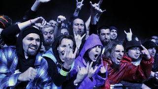 Zagreb, 160510.
Hipodrom.
Koncert heavy metal grupe Metallica.
Na slici: Publika.
Foto: Boris Kovacev / CROPIX