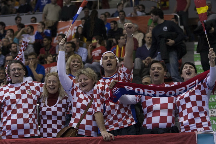 Zaragoza, Spanjolska, 230113.
Gradska dvorana Principe Felipe.
Svjetsko prvenstvo u rukometu za muskarce Spanjolska 2013.
Utakmica cetvrtfinala izmedju reprezentacija Hrvatske i Francuske.
Na fotografiji: hrvatski navijaci.
Foto: Ante Cizmic / CROPIX Zaragoza, Spanjolska, 230113.
Gradska dvorana Principe Felipe.
Svjetsko prvenstvo u rukometu za muskarce Spanjolska 2013.
Utakmica cetvrtfinala izmedju reprezentacija Hrvatske i Francuske.
Na fotografiji: hrvatski navijaci.
Foto: Ante Cizmic / CROPIX