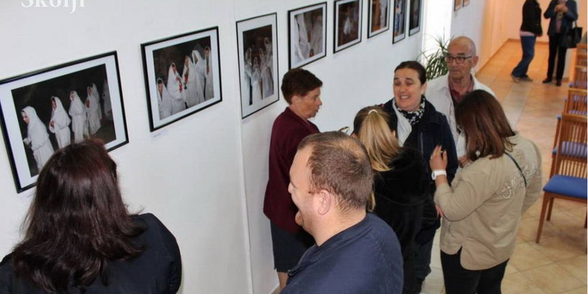 Preko: Otvorena izožba fotografija “U lancuni” Preko: Otvorena izožba fotografija “U lancuni”