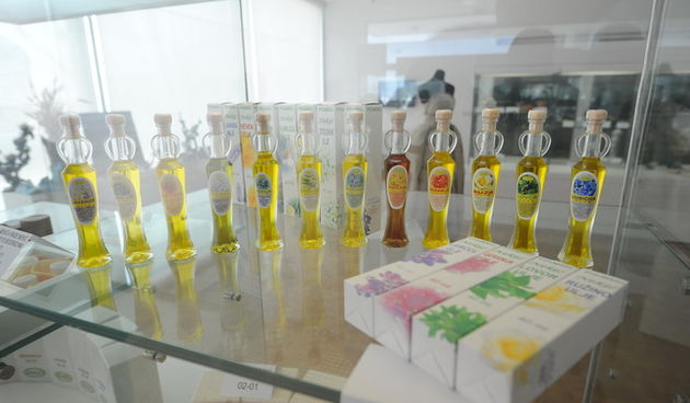 Zadar, 250313.
Proglasenje najboljih suvenira na ovogodisjnem Festivalu suvenira u Muzeju antickog stakla.
Na fotografiji: detalj s dogadjaja; suveniri Dragice Nekic, najnagradjivanije ovogodisnje sudionice festivala.
Foto: Luka Gerlanc / CROPIX