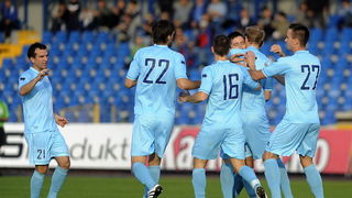 Karlovac, 051111.
Igraliste Branko Cavlovic Cavlek.
Nogometna utakmica 14.kola 1.HNL izmedju NK Karlovac i NK Zadar.
Na slici: slavlje NK Karlovac.
Foto: Damir Krajac / CROPIX