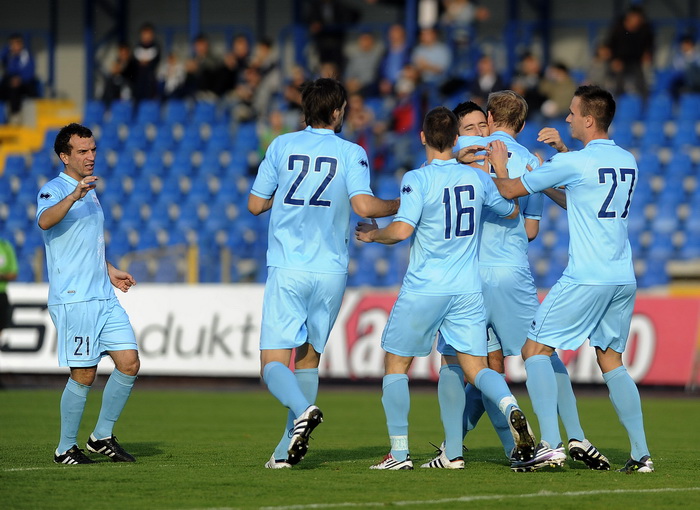 Karlovac, 051111.
Igraliste Branko Cavlovic Cavlek.
Nogometna utakmica 14.kola 1.HNL izmedju NK Karlovac i NK Zadar.
Na slici: slavlje NK Karlovac.
Foto: Damir Krajac / CROPIX