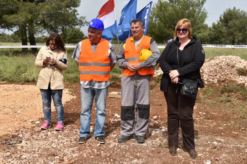 Biograd na Moru: Postavljen kamen temeljac za zabavni park Mirnovec. Foto: Dino Stanin/PIXSELL Biograd na Moru: Postavljen kamen temeljac za zabavni park Mirnovec. Foto: Dino Stanin/PIXSELL