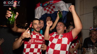 Čudesna noć: Velika fešta ulicama Zadra nakon plasmana Vatrenih u finale SP Čudesna noć: Velika fešta ulicama Zadra nakon plasmana Vatrenih u finale SP