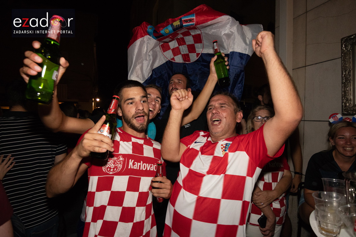 Čudesna noć: Velika fešta ulicama Zadra nakon plasmana Vatrenih u finale SP Čudesna noć: Velika fešta ulicama Zadra nakon plasmana Vatrenih u finale SP