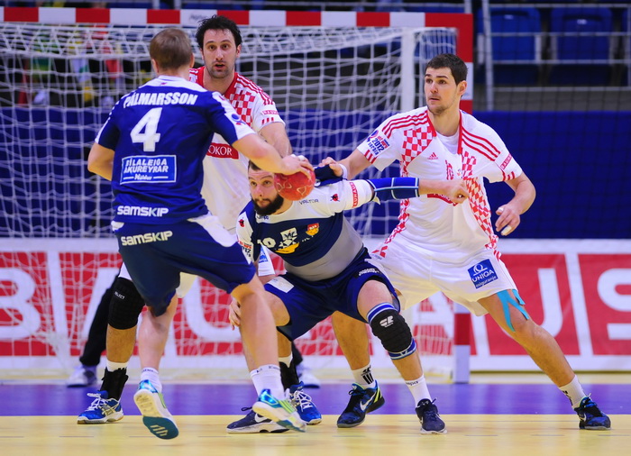 Vrsac, 160112.
Europsko prvenstvo u rukometu u Srbiji.
Prvo kolo, utakmica izmedju Hrvatske i Islanda.
Na slici: Igor Vori i Jakov Gojun.
Foto: Drazen Aleksic / CROPIX Vrsac, 160112.
Europsko prvenstvo u rukometu u Srbiji.
Prvo kolo, utakmica izmedju Hrvatske i Islanda.
Na slici: Igor Vori i Jakov Gojun.
Foto: Drazen Aleksic / CROPIX