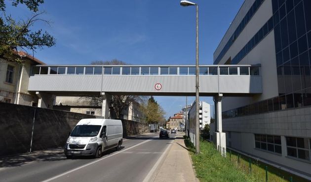 Opca bolnica Zadar. Most koji povezuje novu zgradu poliklinike sa starim dijelom. Photo: Dino Stanin/PIXSELL