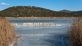 Debeli minusi i orkanska bura zaledili Vransko jezero Debeli minusi i orkanska bura zaledili Vransko jezero