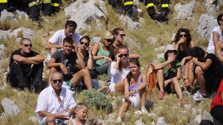 Kornat, 300811.
Obiljezavanje 4. obljetnice kornatske tragedije, u kojoj je, gaseci pozar na Kornatu 30. kolovoza 2007. godine, smrtno stradalo 12 vatrogasaca. Obitelji poginulih vatrogasaca, njihovi prijatelji te visoko izaslanstvo na otoku Kornat, u uv Kornat, 300811.
Obiljezavanje 4. obljetnice kornatske tragedije, u kojoj je, gaseci pozar na Kornatu 30. kolovoza 2007. godine, smrtno stradalo 12 vatrogasaca. Obitelji poginulih vatrogasaca, njihovi prijatelji te visoko izaslanstvo na otoku Kornat, u uv