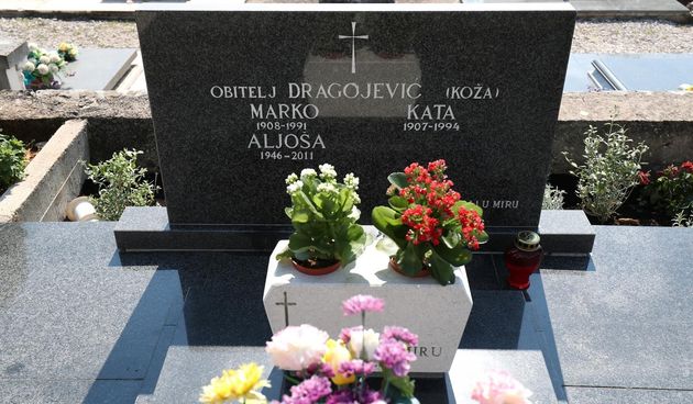 Grobnica obitelji Dragojević u Veloj Luci